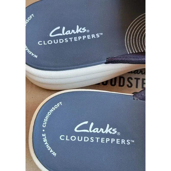 Clarks Cloudsteppers Sandals - Picture 9 of 11